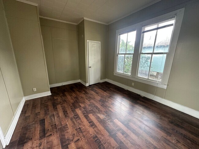 Building Photo - 3 bedroom, 1 bathroom Home NOW AVAILABLE!