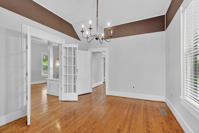 Building Photo - Charming 4BR / 3BA Historic Home with Big Backyard! BR VA