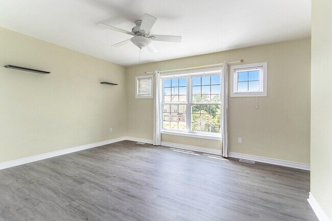 Building Photo - 1017 Bluestem Ln