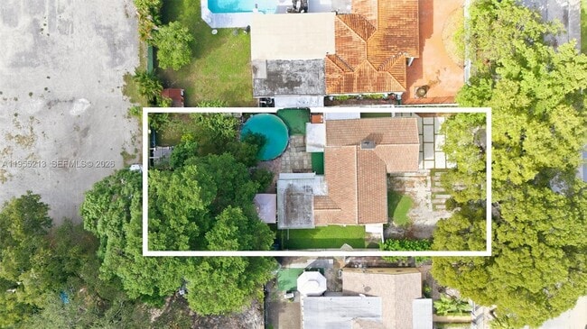 Building Photo - 104 SW 40th Ave