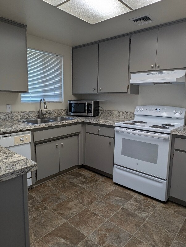 Building Photo - 2999 Oro Dam Blvd E