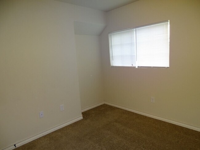 Building Photo - 6619 Arancione Ave