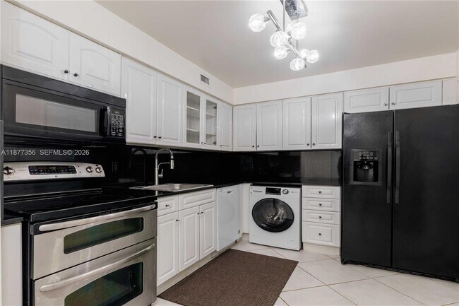 Building Photo - 6770 Indian Creek Dr