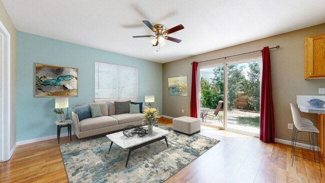 Building Photo - Spacious 3-Bed,2.5-Bath Home with Fenced Yard