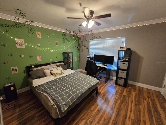 Building Photo - 2636 SW 35th Pl