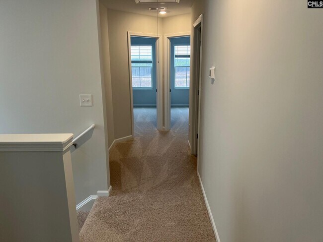 Building Photo - 909 Desert Ln