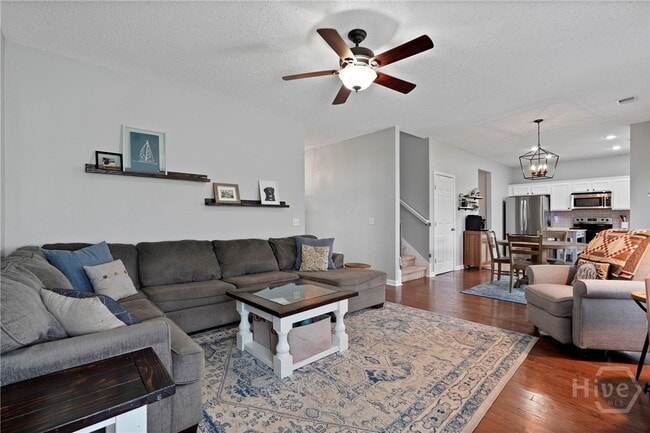 Building Photo - 25 Evergreen Oak Dr