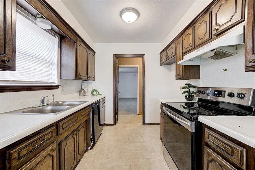 Building Photo - 216 Klondike Dr