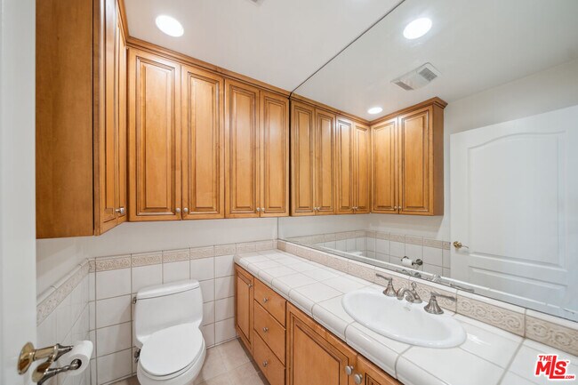 Building Photo - 1450 S Beverly Dr