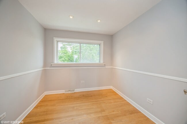 Building Photo - 5236 W 54th St