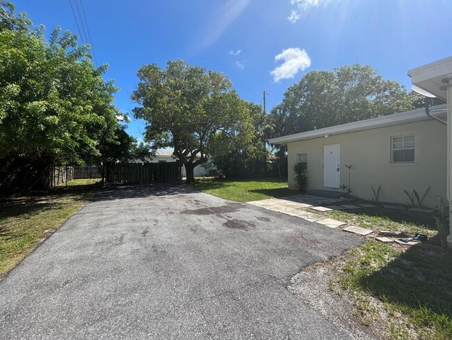 Building Photo - Balsamo Trust 182