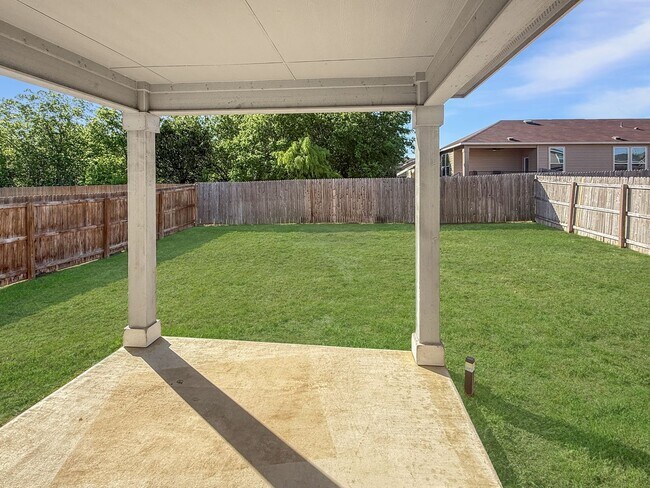 Building Photo - New Braunfels gem