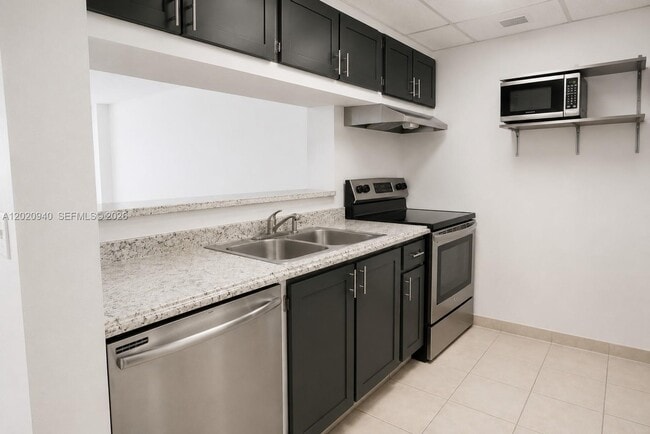 Building Photo - 7601 E Treasure Dr