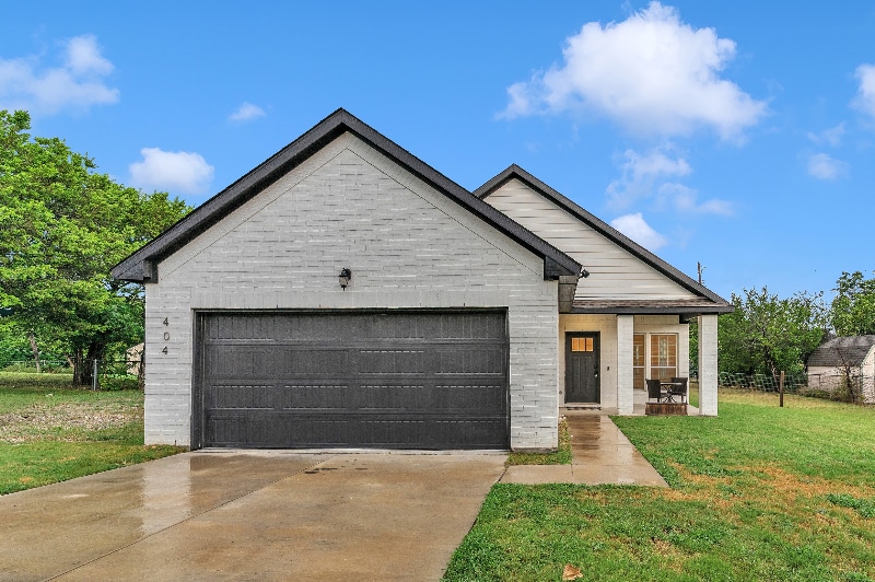 Primary Photo - 404 Onyx Dr