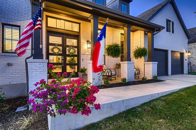Building Photo - AVAILABLE NOW!  Gorgeous 4 Bed/3.5 Bath wi...