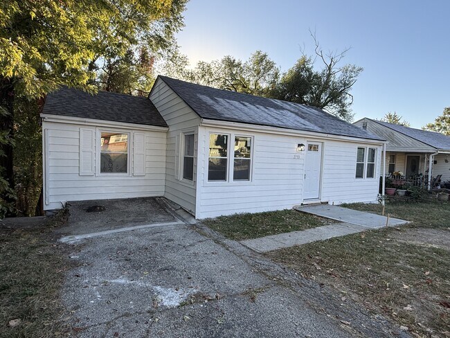 Building Photo - 2753 N 34th St