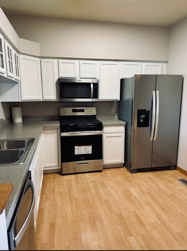 Building Photo - 709 Blossom Ct