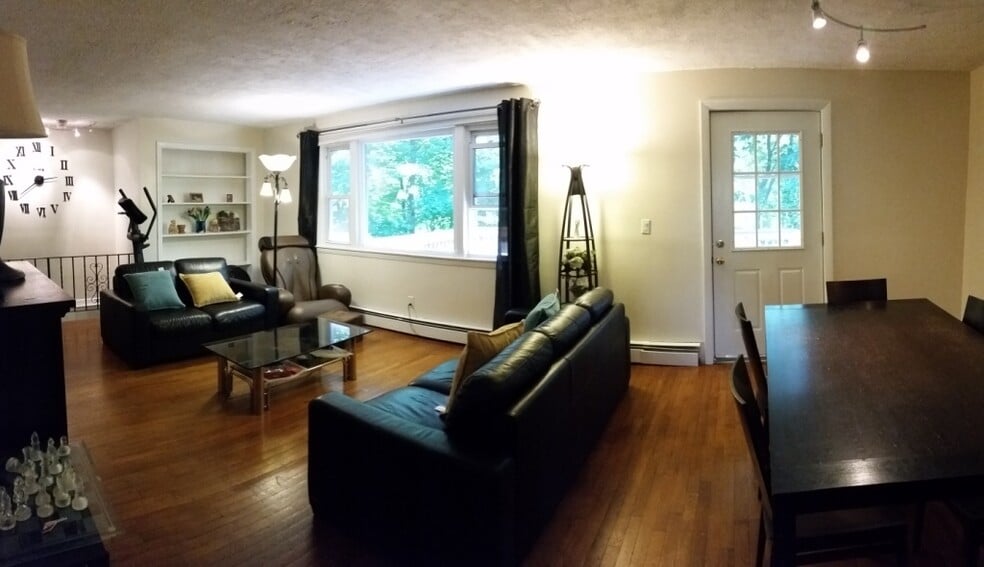 Living Room - 23 Oneil Dr