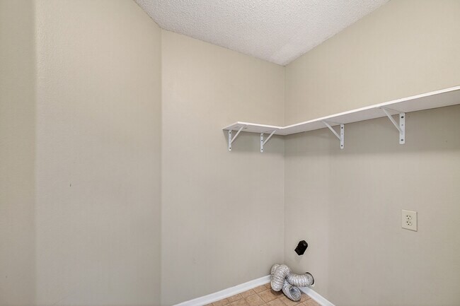 Building Photo - 2030 Orchid Bloom Ln