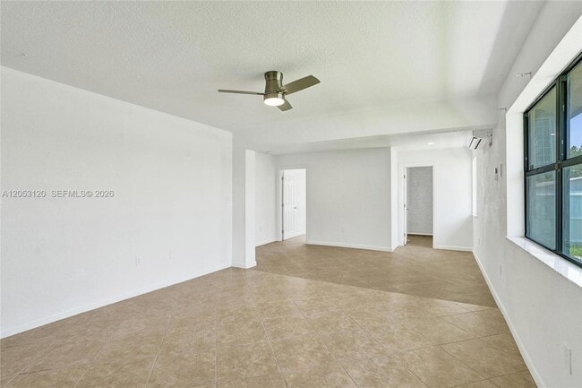 Building Photo - 2120-2122 Thomas Street Unit 2122