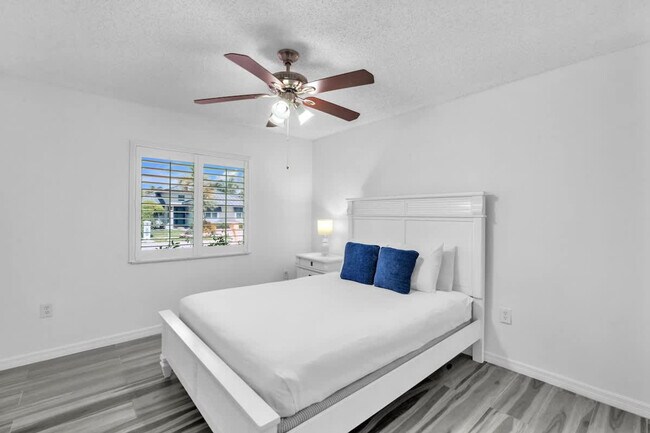 Building Photo - 909 NW 135th Ct