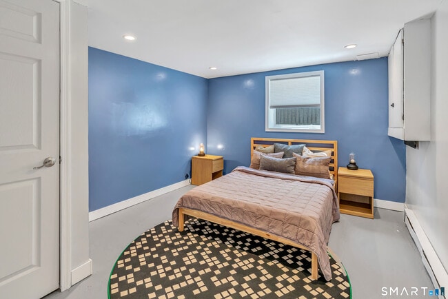 Building Photo - 855 Riverside Dr