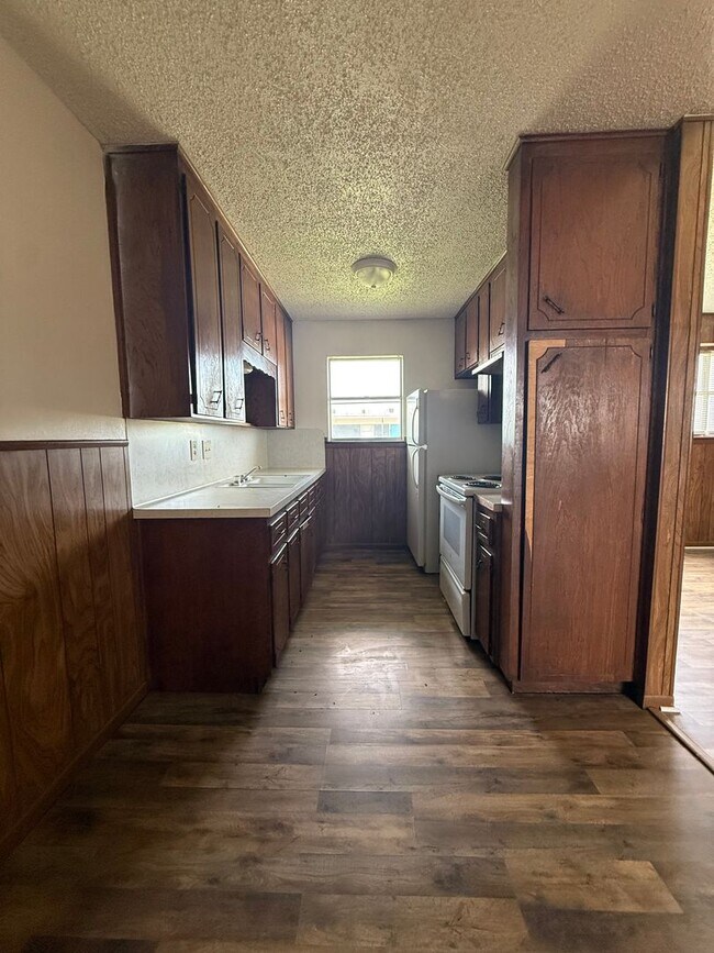 Building Photo - Bundrant Apartments