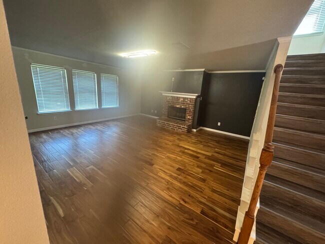 Building Photo - 2914 Thistlewood Dr