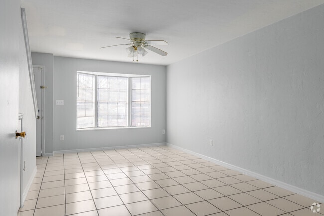 2BR, 2.5BA - 1,091SF - Living Room/Dining Room - Phoenix Villas