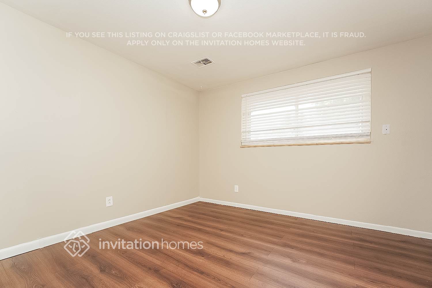 Building Photo - 402 S Robb Way
