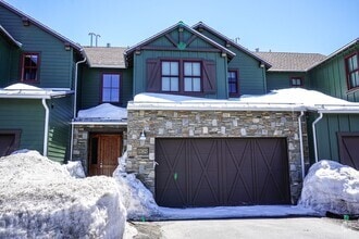 Building Photo - Live Comfortably at CreekHouse – Available...