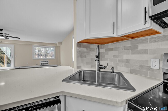 Building Photo - 113 Park Ave