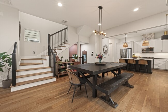 Building Photo - 1113 W 15th 1/2 St