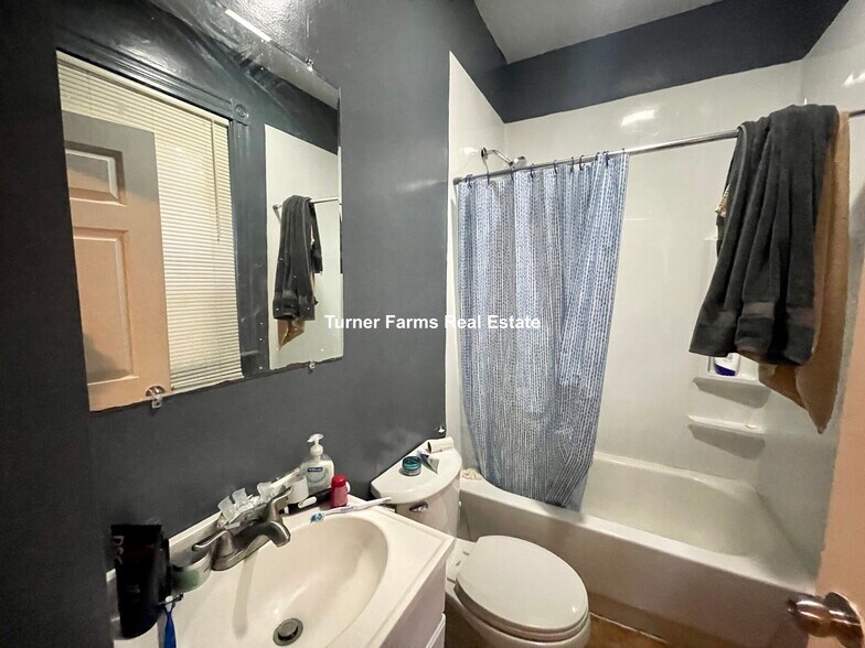 Building Photo - 34 Cherokee St