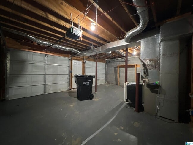 Building Photo - Beautifully Maintained 3BR Home with Extra Living Space