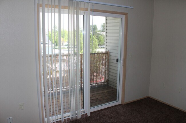 Building Photo - 1 Bedroom, 1 Bath Condo available, Near Greenbelt and Downtown Boise