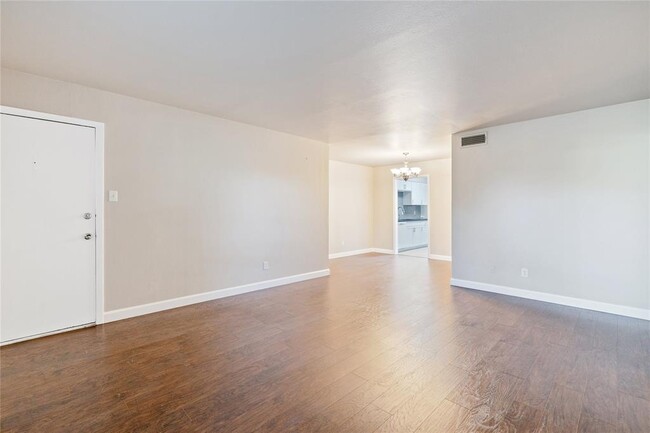 Building Photo - 4010 Ridglea Country Club Dr