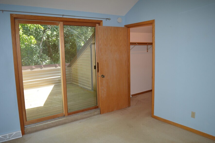 Building Photo - 143 Ponwood Cir