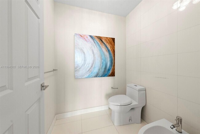 Building Photo - 2020 N Bayshore Dr