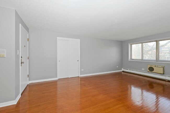 Interior Photo - 10604 S Walden Parkway