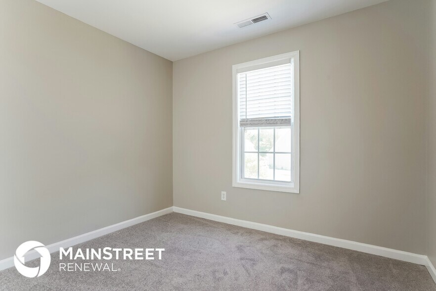 Building Photo - 3210 Hayling Dr