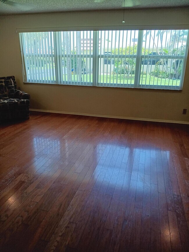 Building Photo - 5730 Fernley Dr E