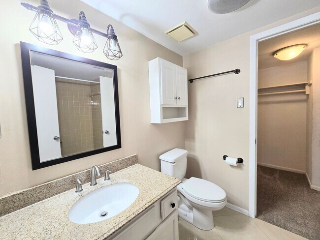 Building Photo - 3103 Eisenhauer Rd