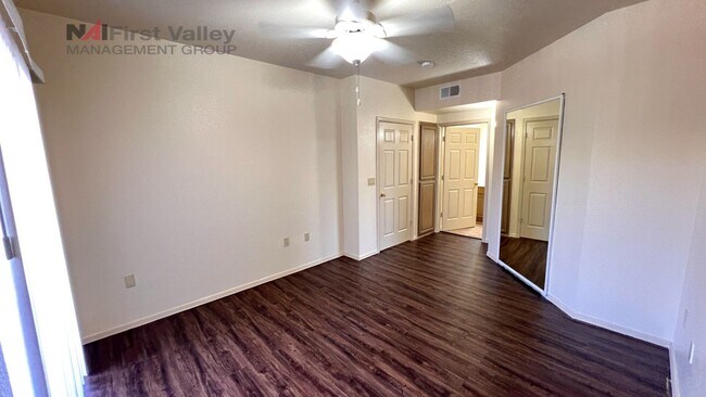Building Photo - 2 Bedrooms, 2 Baths