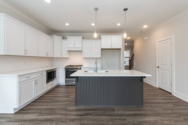 Building Photo - Brand New Corner Townhome in Rolesville!