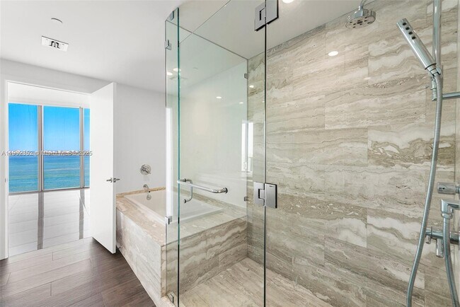 Building Photo - 2900 NE 7th Ave