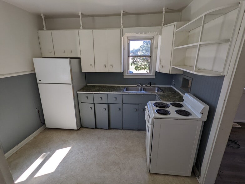 Building Photo - 200 11th St NE