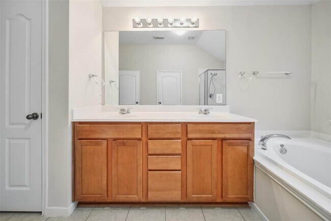 Building Photo - 7427 Rustic Chase Dr