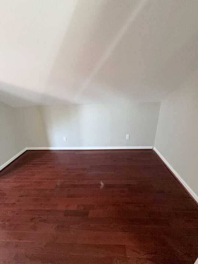 Building Photo - !! $500 OFF 2nds  MONTH'S RENT!!! Charming 3BR 2BA Home w/ Updated Kitchen + Large Front and Back...