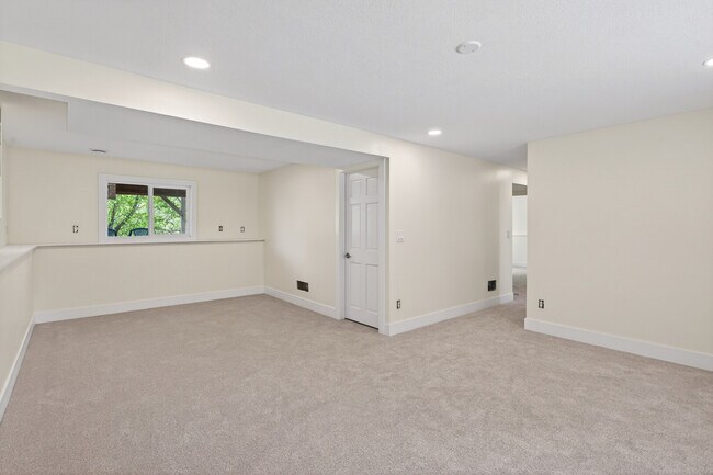 Building Photo - 6474 Totem Trail